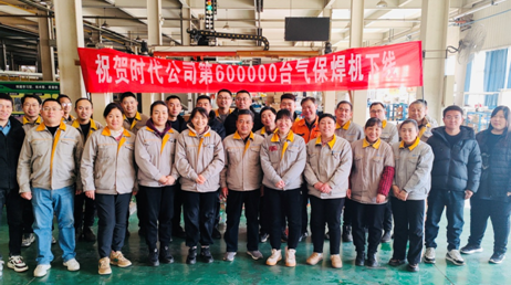 風(fēng)雨中馳而不息，奮斗中砥礪前行