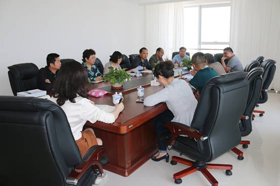 省商務(wù)廳副廳長(zhǎng)朱小青協(xié)同西寧海關(guān)、省檢驗(yàn)檢疫局一行深入企業(yè)就保稅物流中心封關(guān)運(yùn)營(yíng)