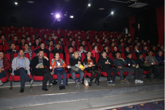 青物集團(tuán)黨委集中組織觀看優(yōu)秀紀(jì)錄片《厲害了，我的國(guó)》